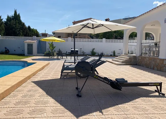 Villa Con Piscina, Soleada, Tranquila Y Centrica