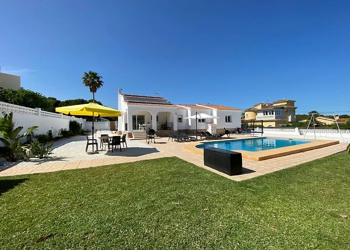 Villa Con Piscina, Soleada, Tranquila Y Centrica