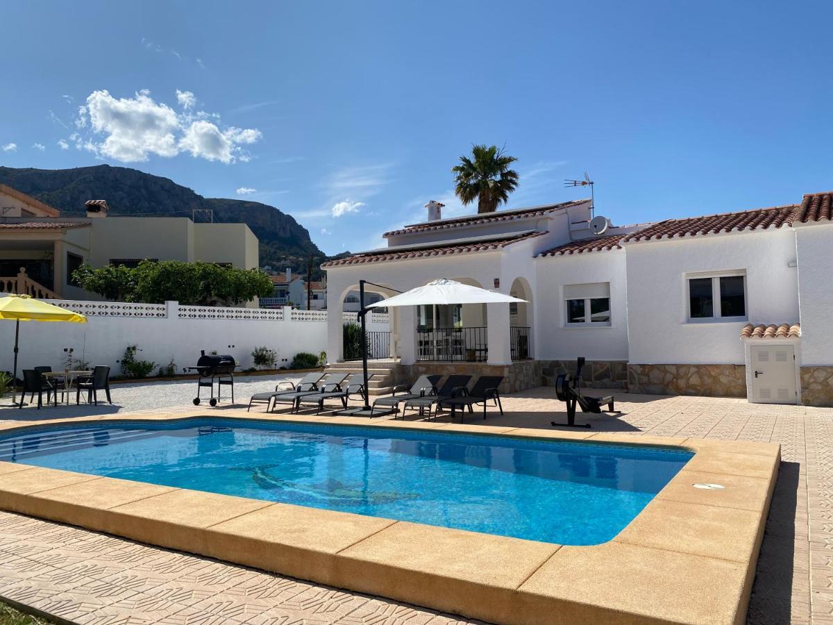 Villa Con Piscina, Soleada, Tranquila Y Centrica