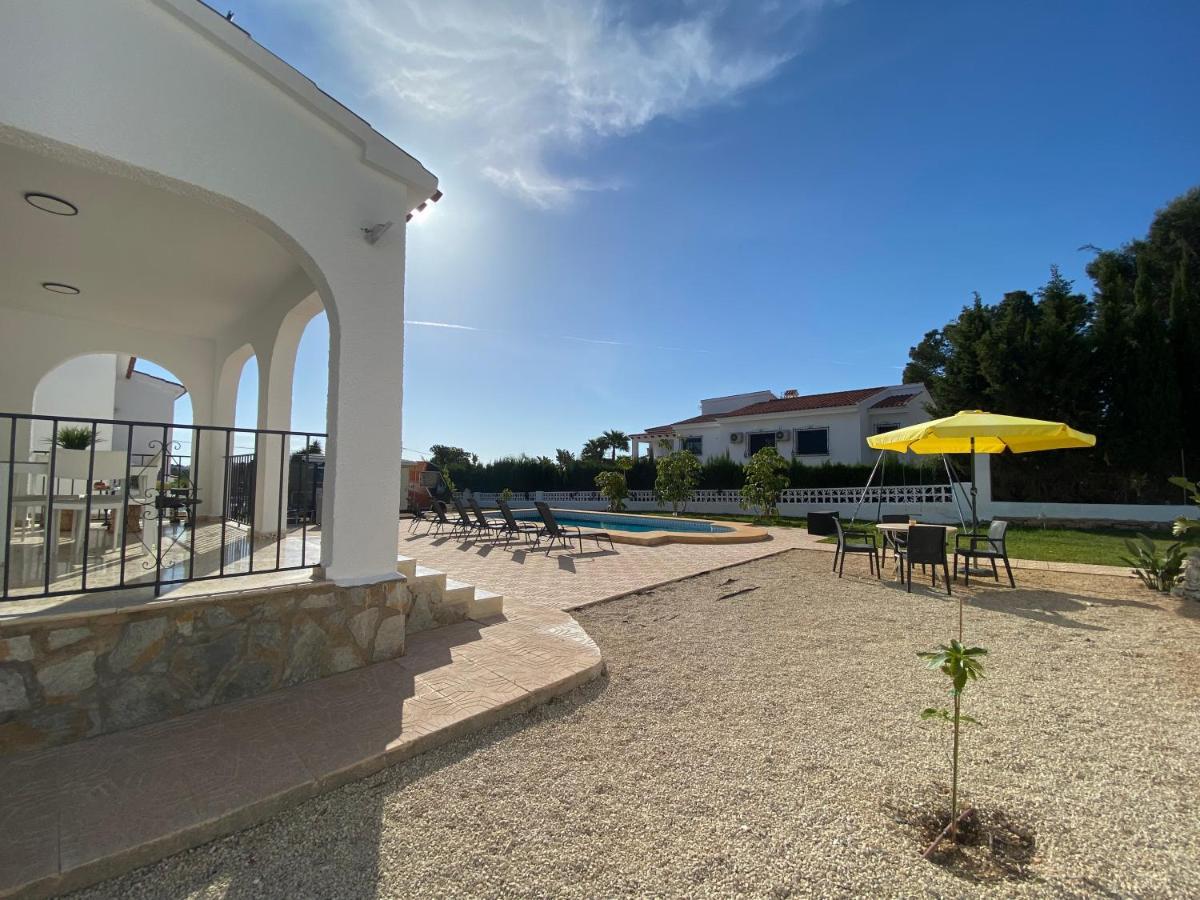 Con Piscina, Soleada, Tranquila Y Centrica Villa *