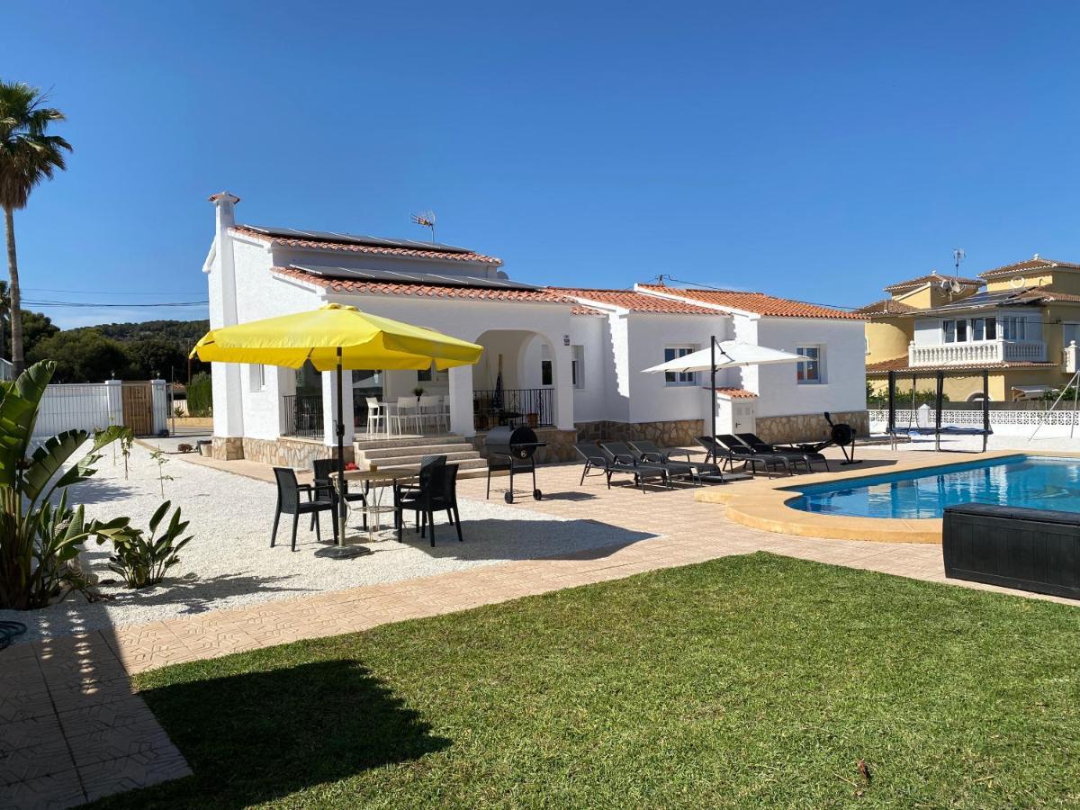 Villa Con Piscina, Soleada, Tranquila Y Centrica